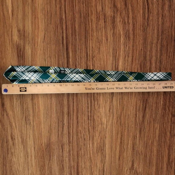 Ingles Buchan 100% Wool Cape Breton Tartan Green and Yellow Plaid Necktie. - Picture 5 of 5